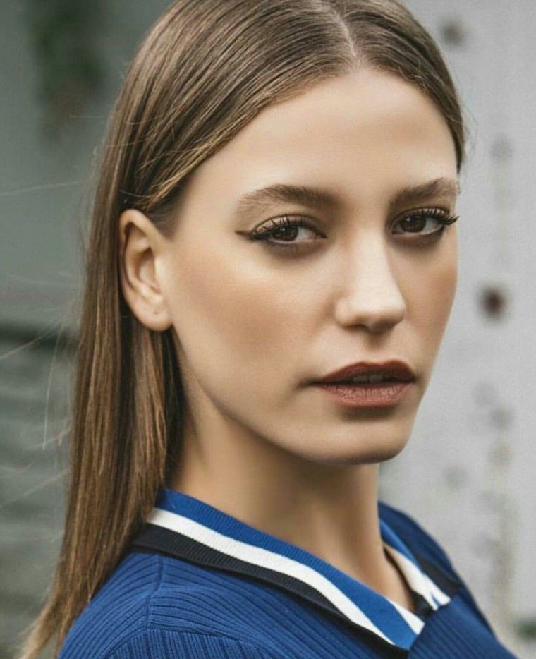 Серенай Сарыкая и Керем Бурсин Mavi