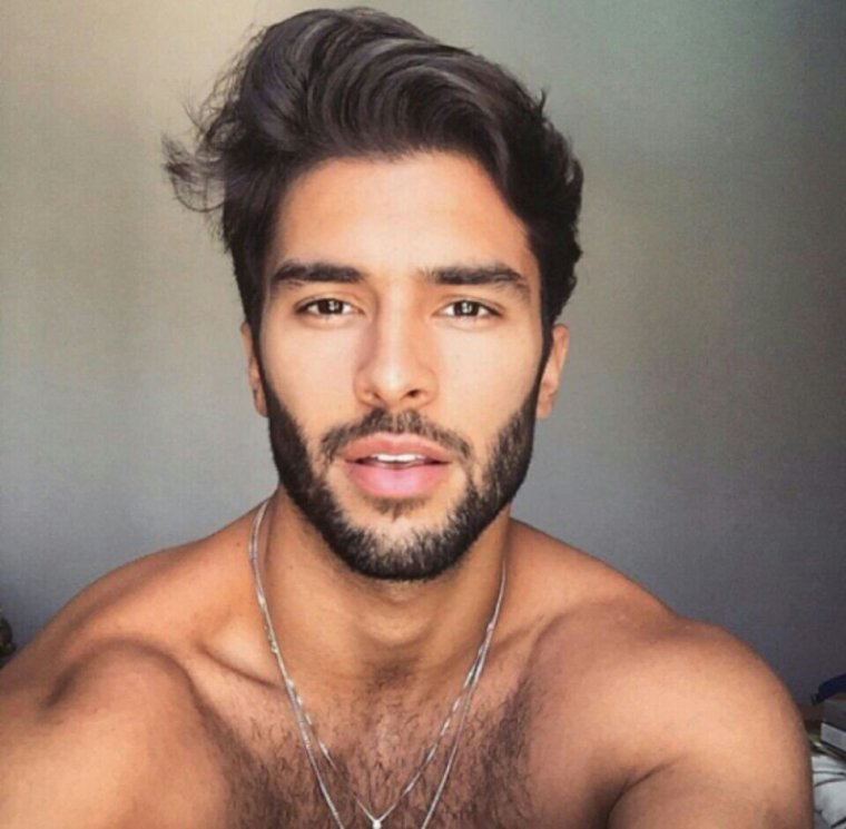 Парни Восточной внешности