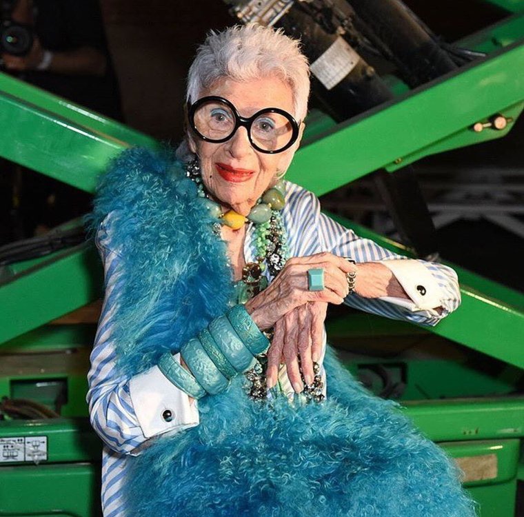 Айрис Апфель в зеленом