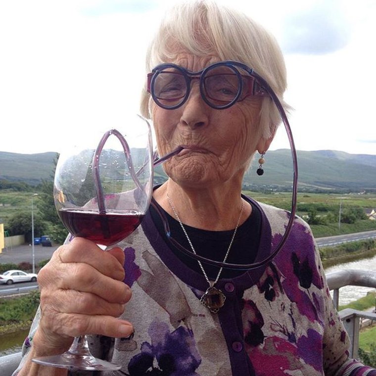 Бабка с вином