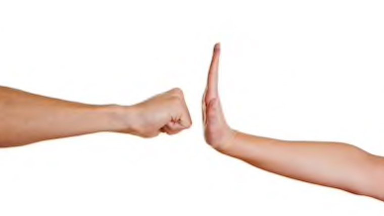 Рука толкает