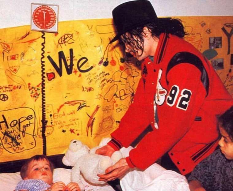 Майкл Джексон с детьми в больнице