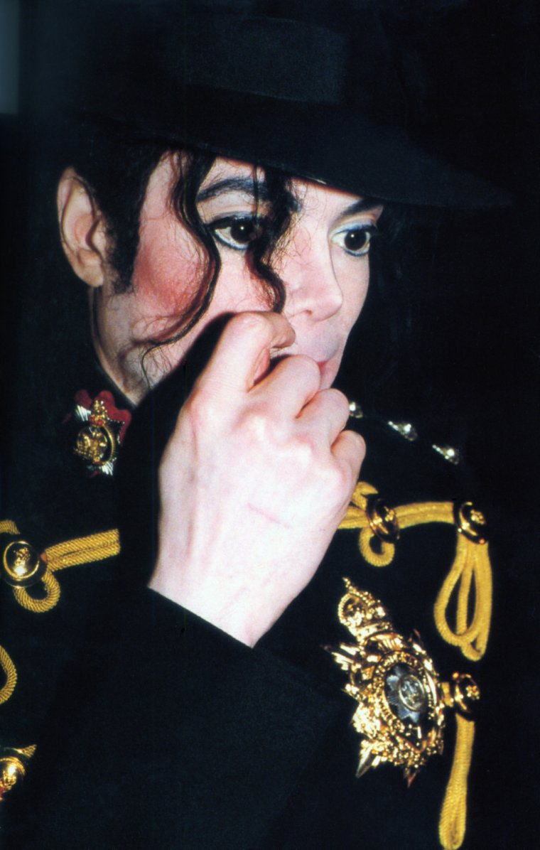 Майкл Джексон задумчивый