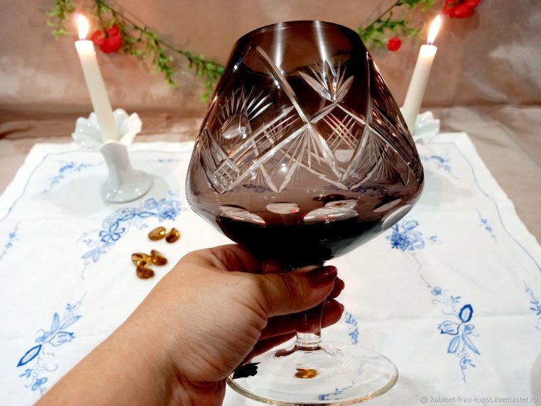 Гигантский бокал вина