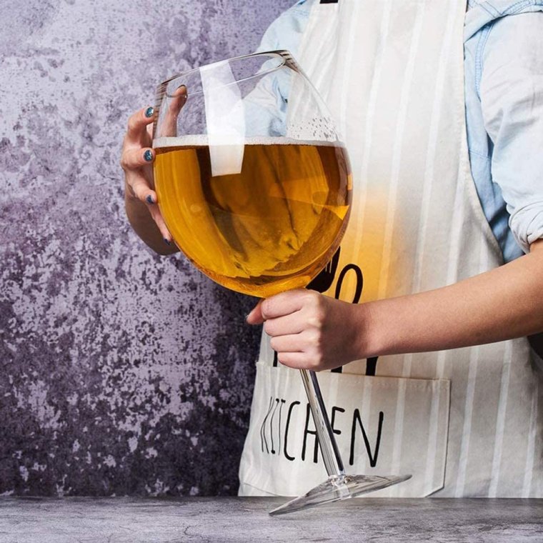 Огромный бокал