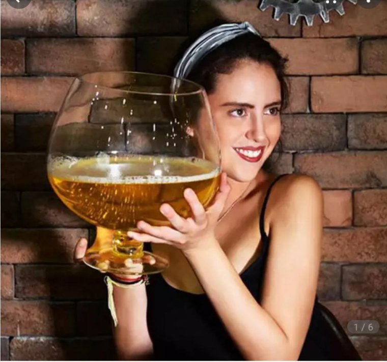 Гигантский бокал вина