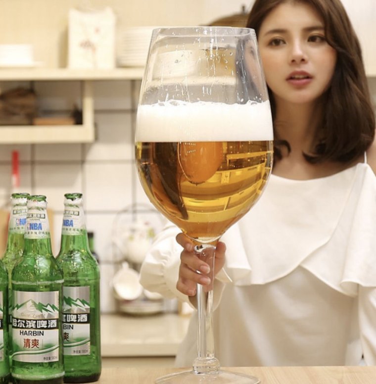 Огромный бокал