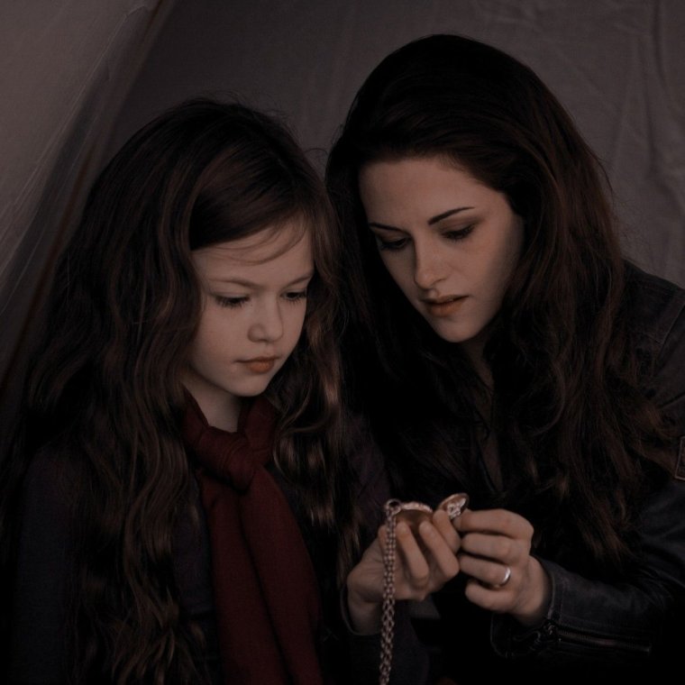 Маккензи Фой Ренесми Каллен