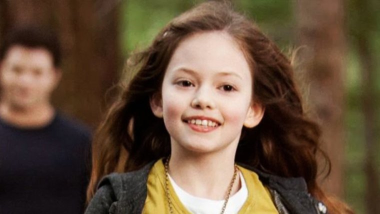 Белла и Ренесми в кровати