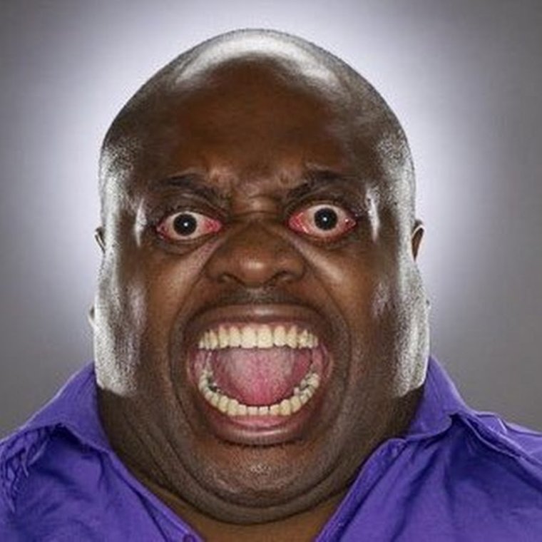 Смешной негр в очках