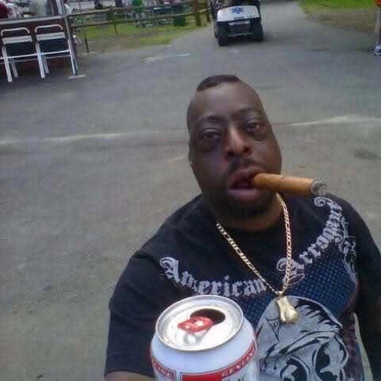 Африканец с телефоном