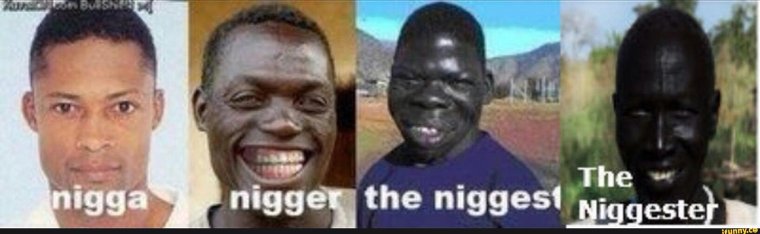 Негр в очках улыбается