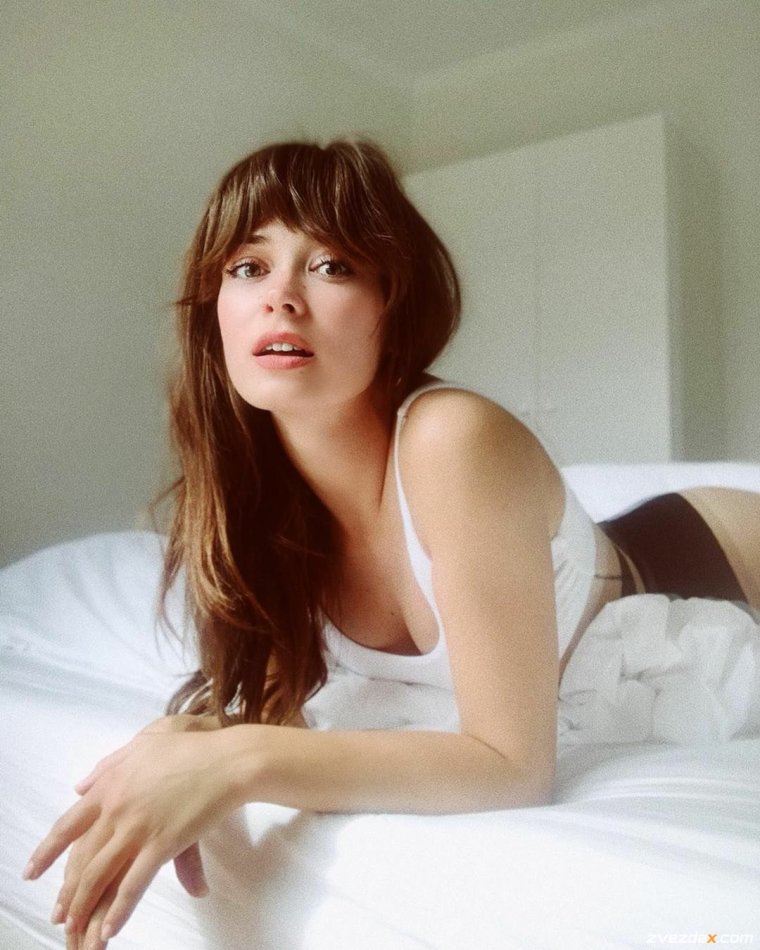 Александра Власова feet