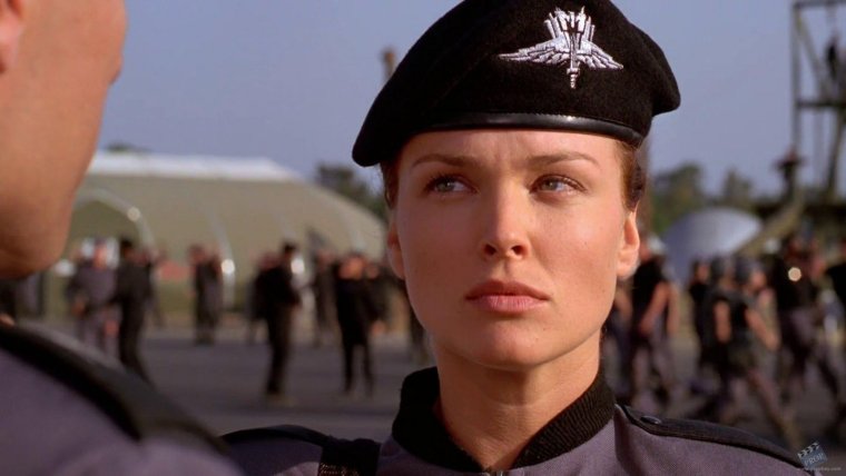 Дина Мейер аиу