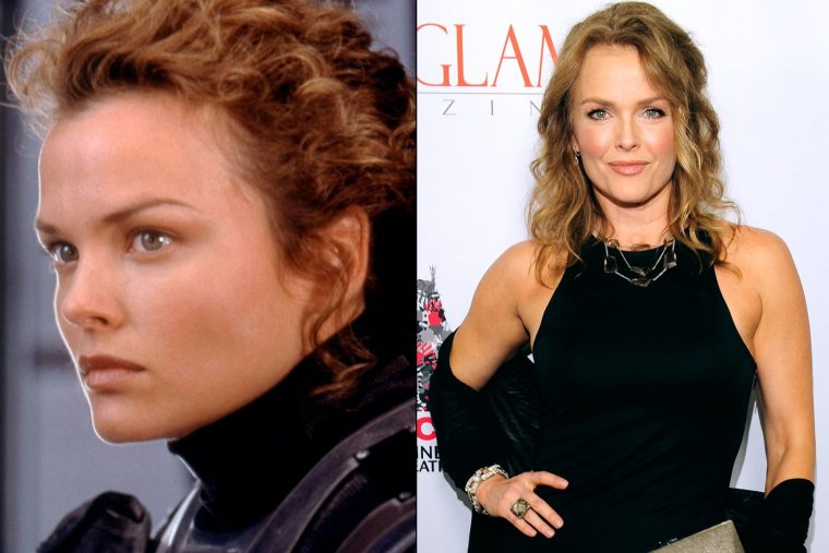 Дина Мейер feet