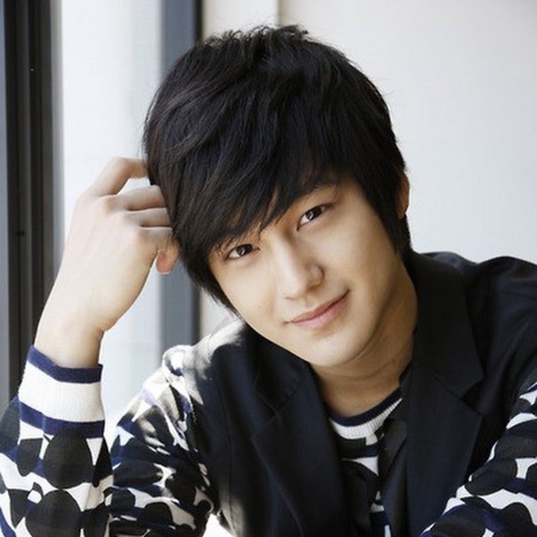 Ким Бом на обложке журнала