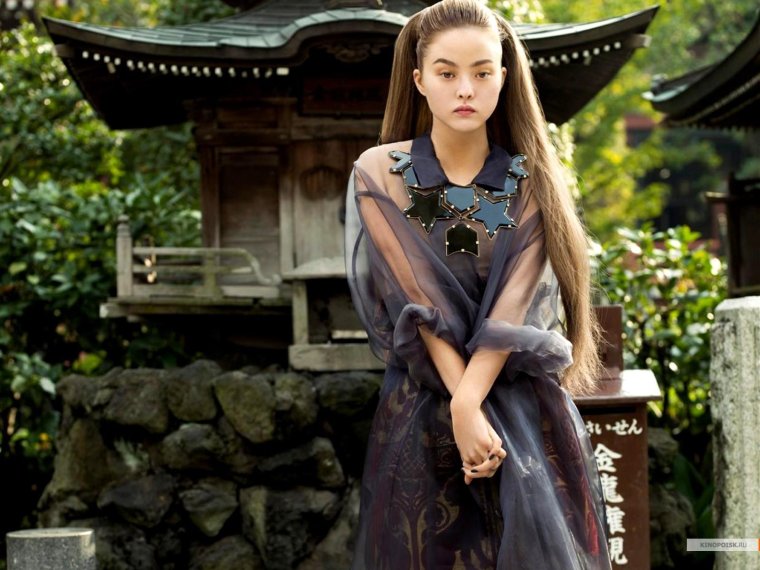 Актриса Девон Аоки