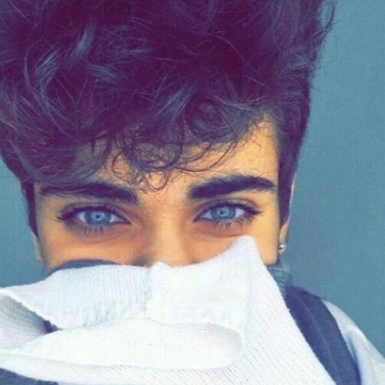 Мальчик с красивыми глазами