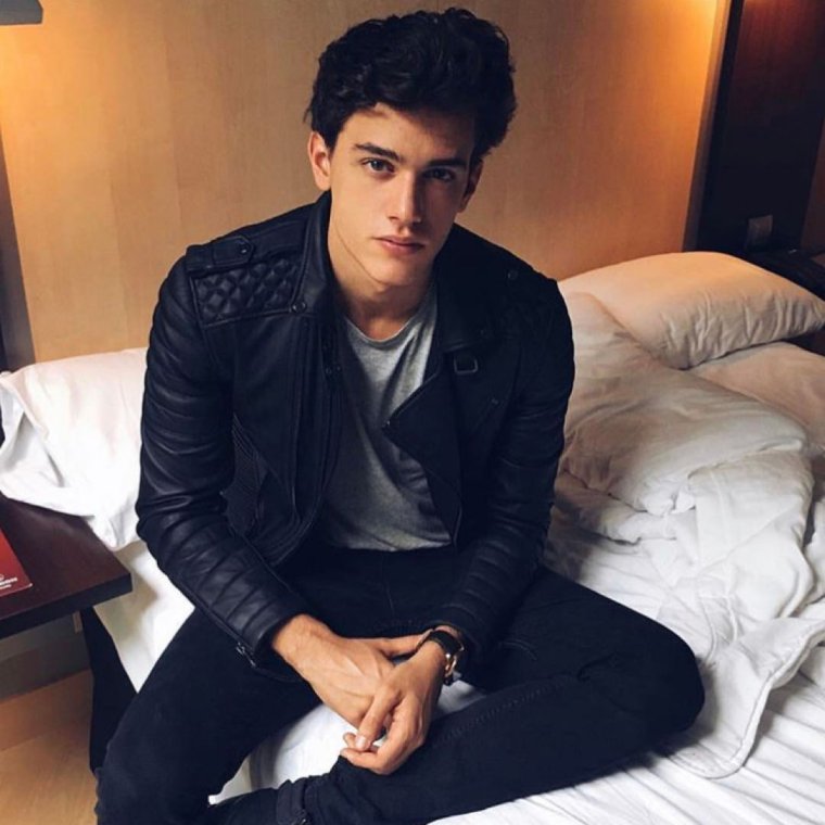 Самые красивые мальчики брюнеты