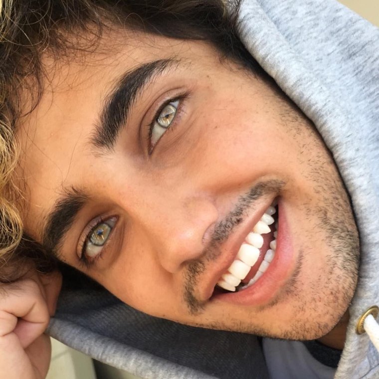 Мужчины с необычными глазами