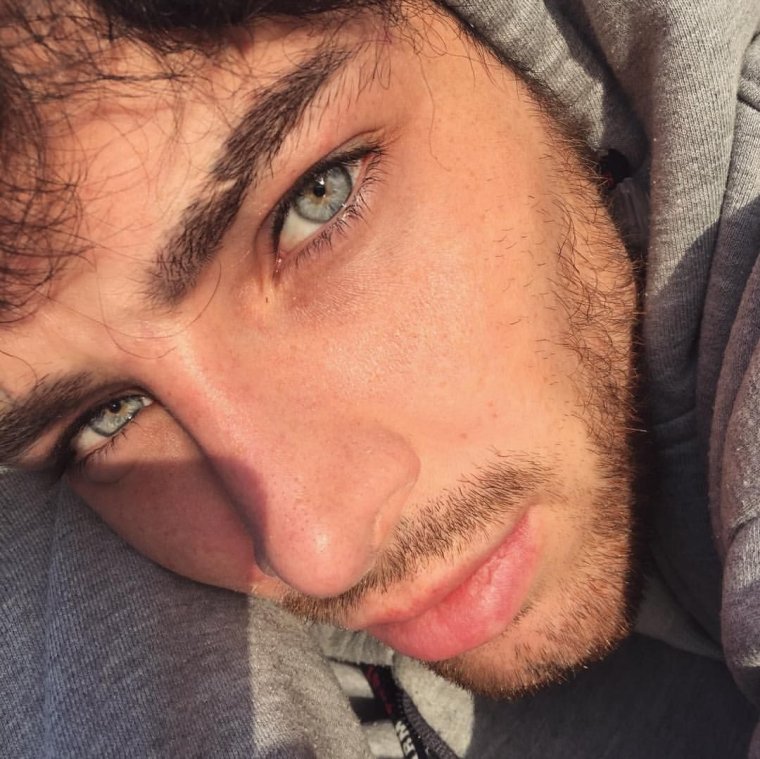 Красивые мужчины с зелеными глазами