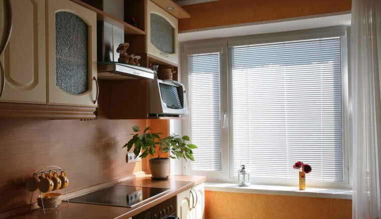 Жалюзи на кухню горизонтальные