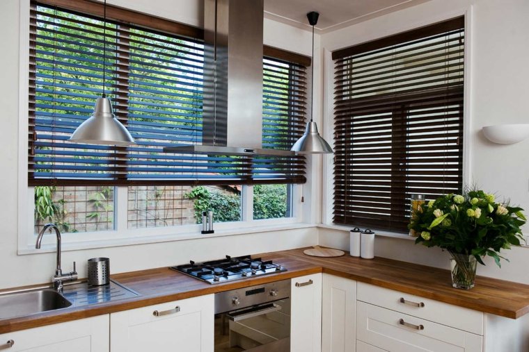 Жалюзи на кухню горизонтальные