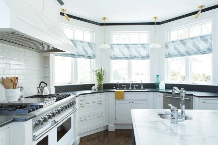 Интерьер эркерной кухни