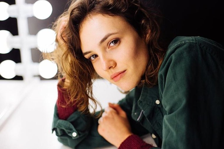 Стася Милославская актриса в купальнике