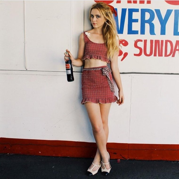 Кэтрин Ньютон в полный рост