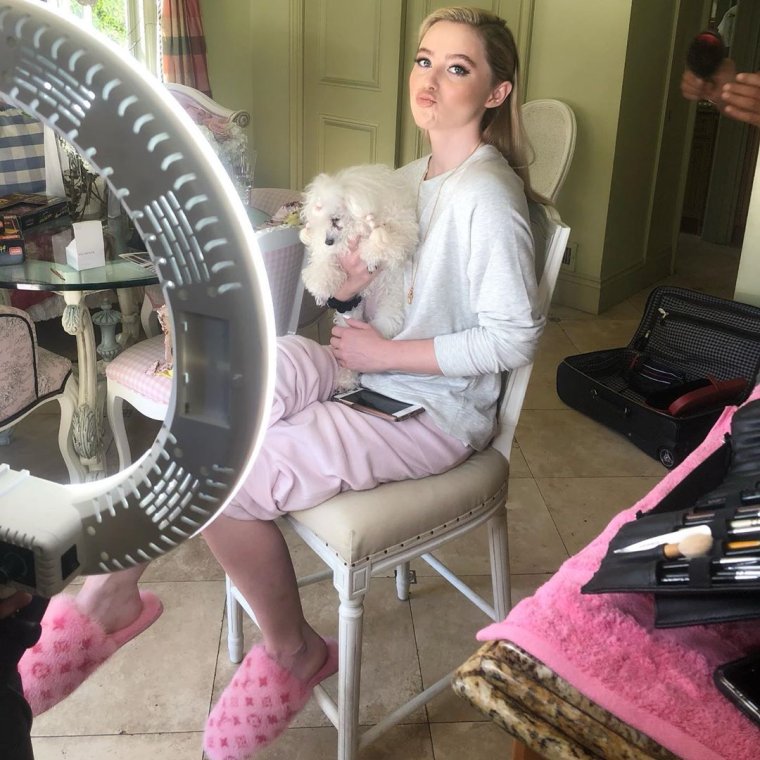 Кэтрин Ньютон в полный рост