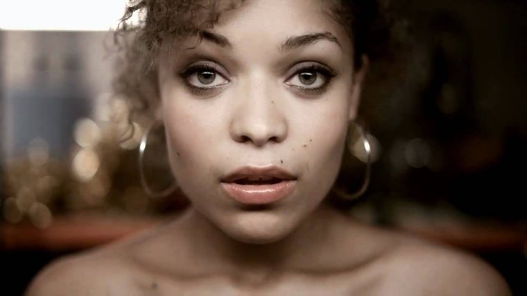 Антония Томас