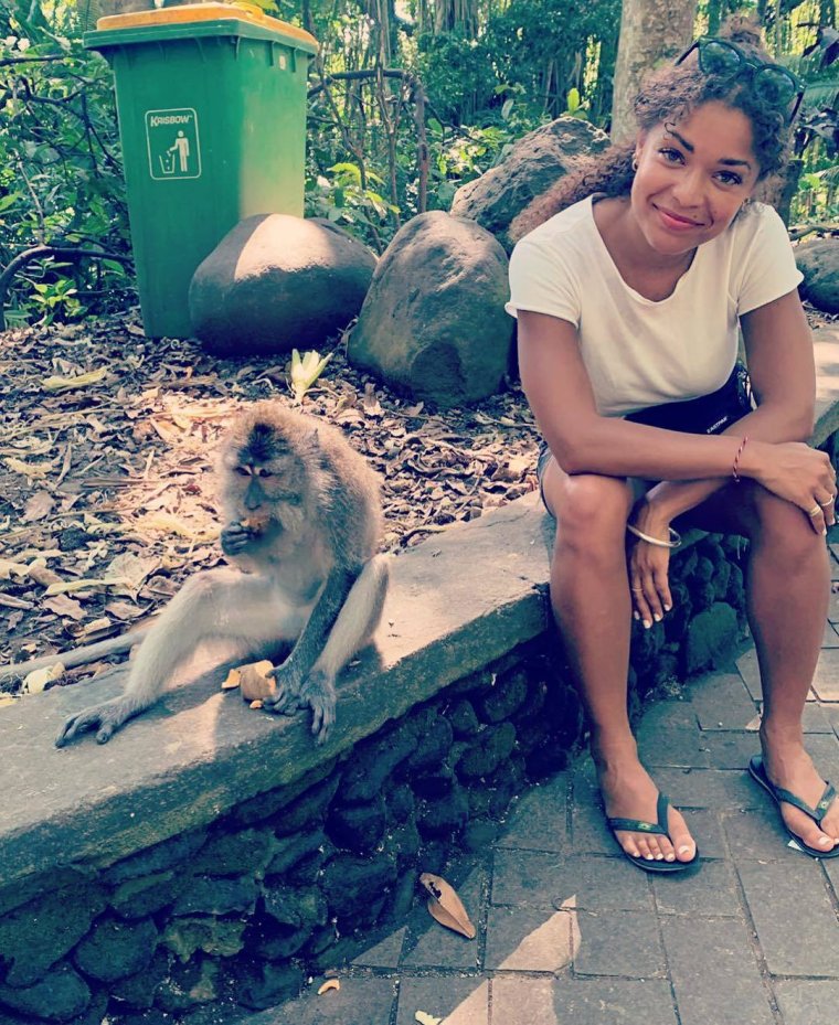 Антония Томас ступни