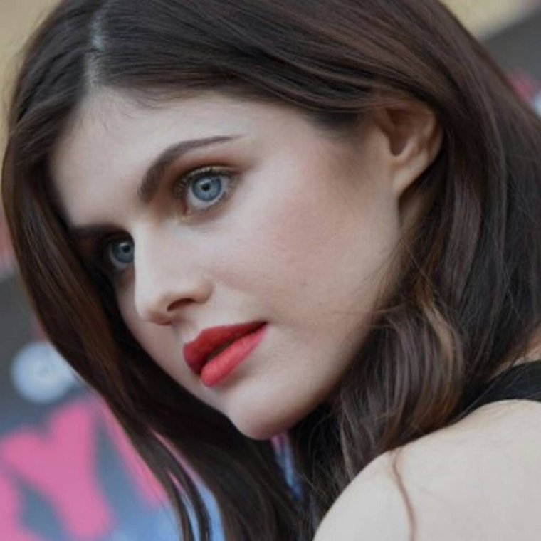 Александра Даддарио Boobs