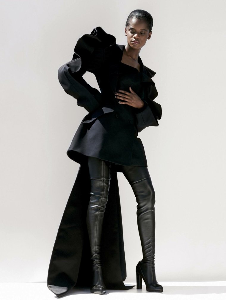 Летиша Райт в колготках