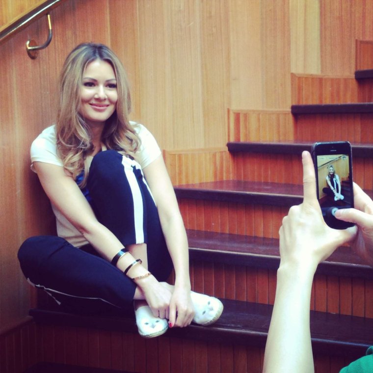 Мария Кожевникова в носках