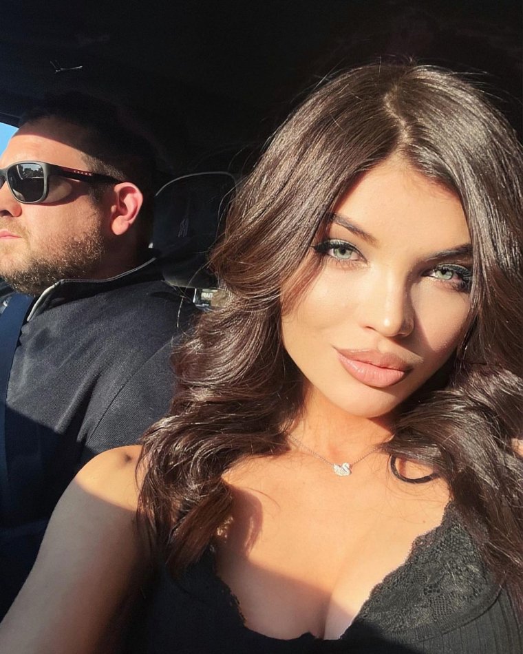 BMW e60 и девушка