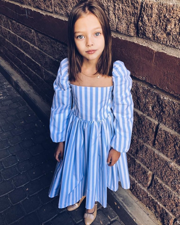 Девочка в платочке