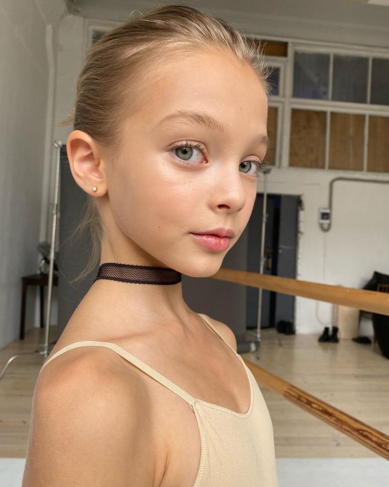 Анна Павага Mischka