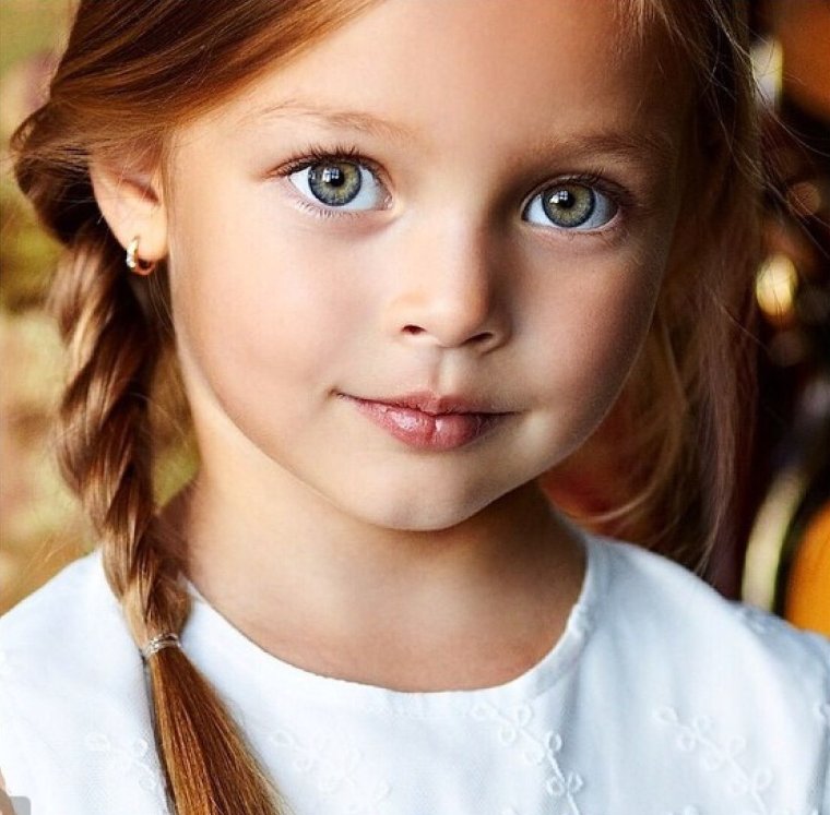 Анна Павага с розами