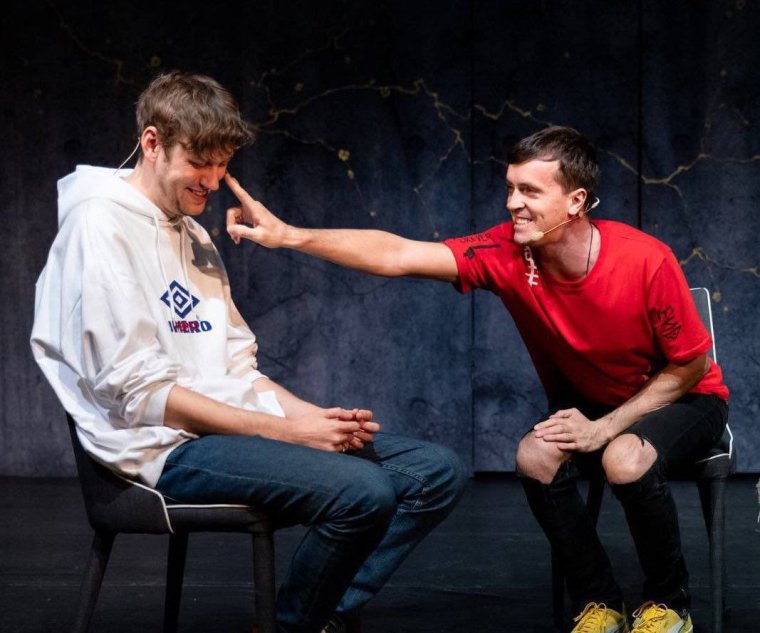 Арсений Попов машина