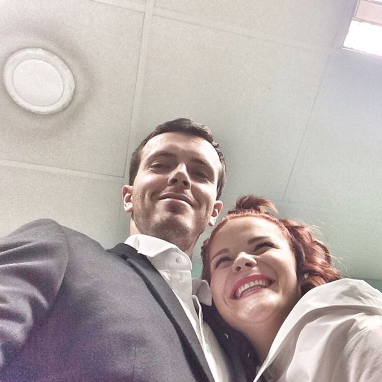 Арсений Попов акробат