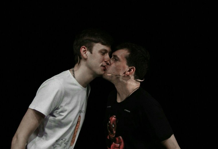 Арсений Попов глаза