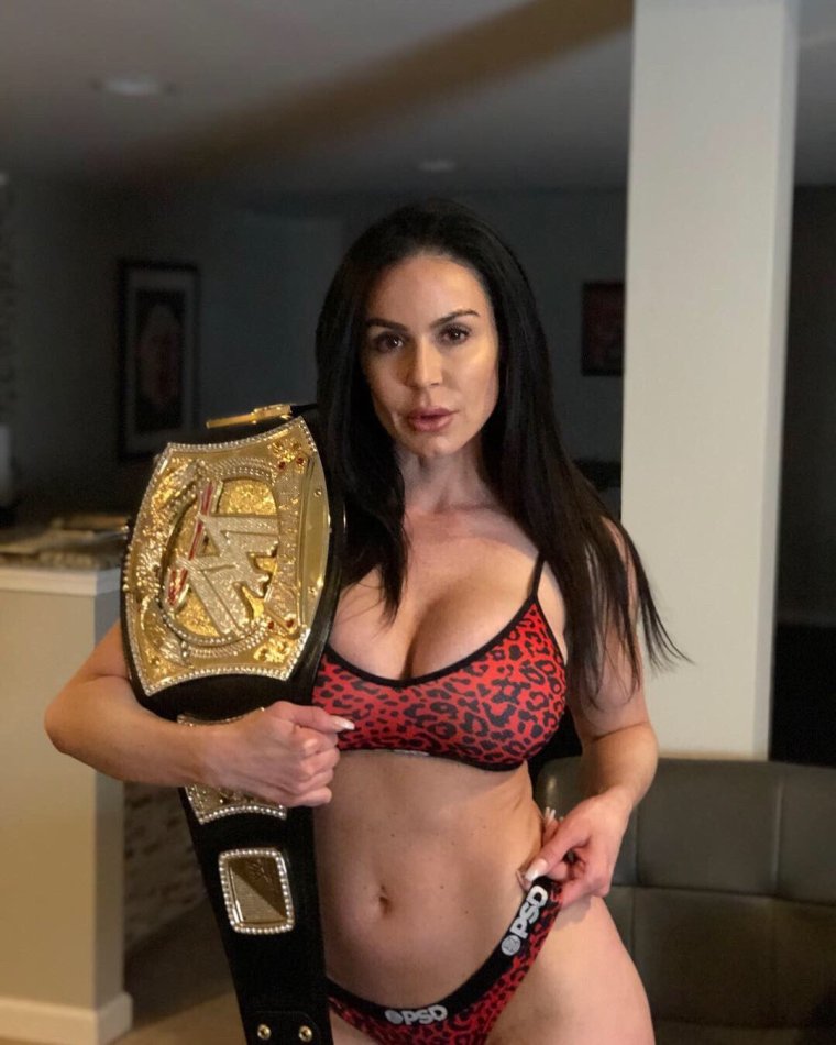 Кендра ласт в 20 лет