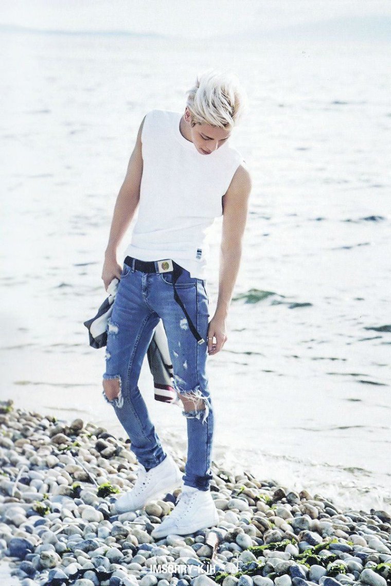 Джонхён SHINEE В полный рост