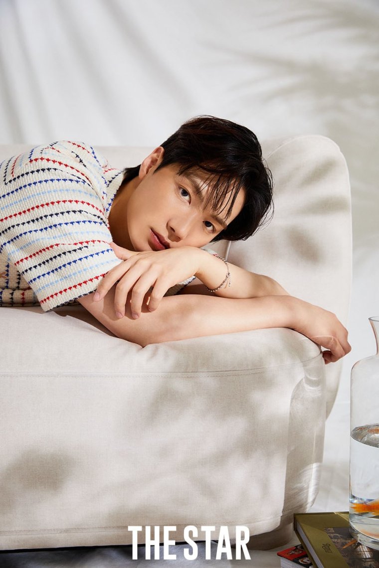 Ким Су Хен без рубашки