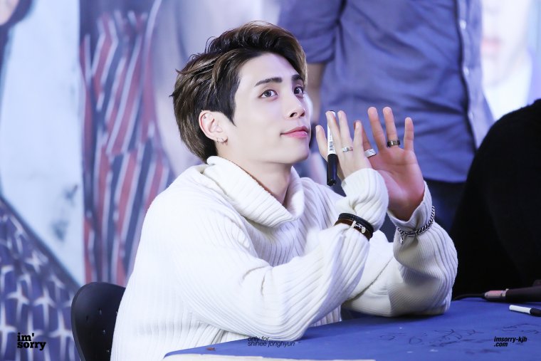 Солист SHINEE Ким ДЖОНХЕН