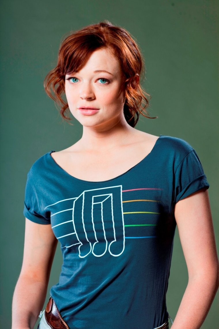 Sarah Snook +18