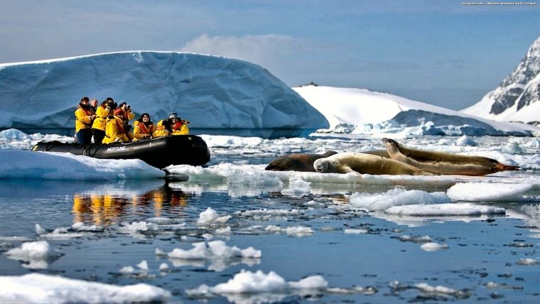 Корабль призрак в Антарктиде