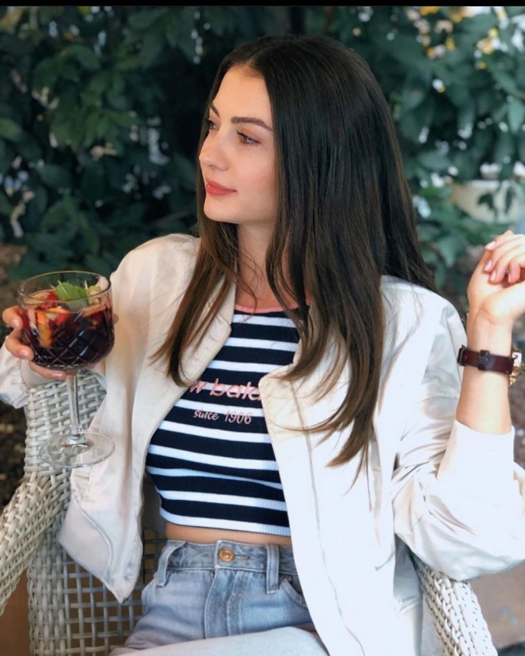 Бурджу Озберк макияж